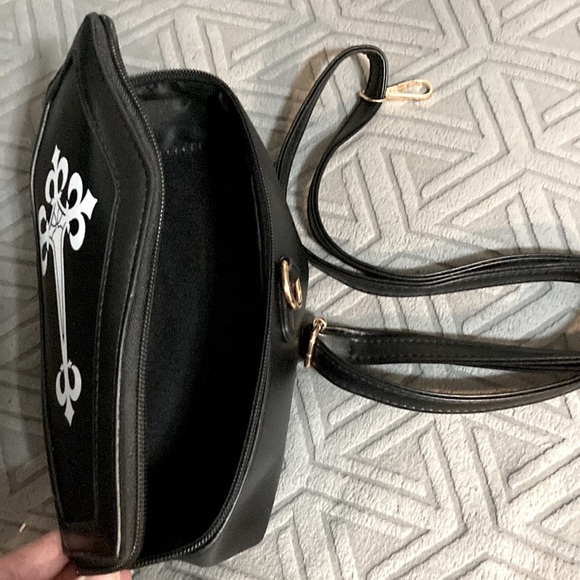 Coffin Crossbody and shoulder bag - Picture 2 of 4